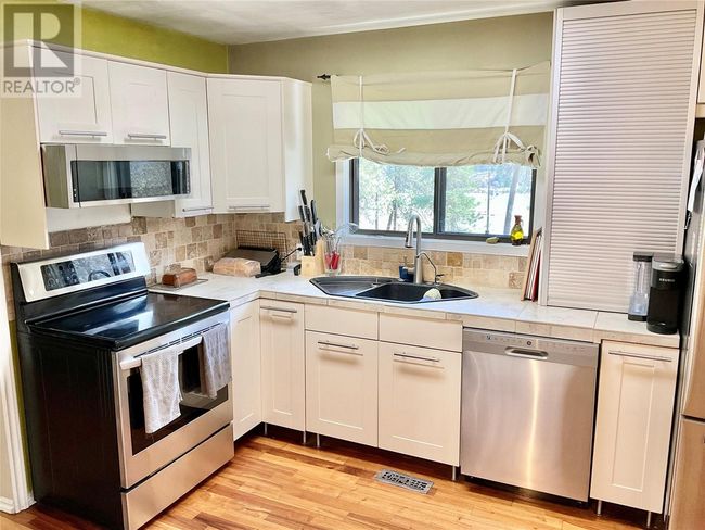 1715 Highway 33, House other with 3 bedrooms, 3 bathrooms and 1 parking in Rock Creek BC | Image 23
