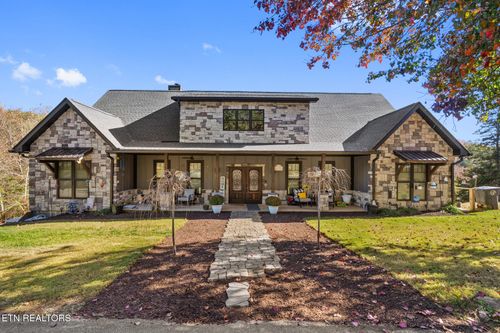 975 Lake Smoky Rd, Sevierville, TN, 37876-0914 | Card Image