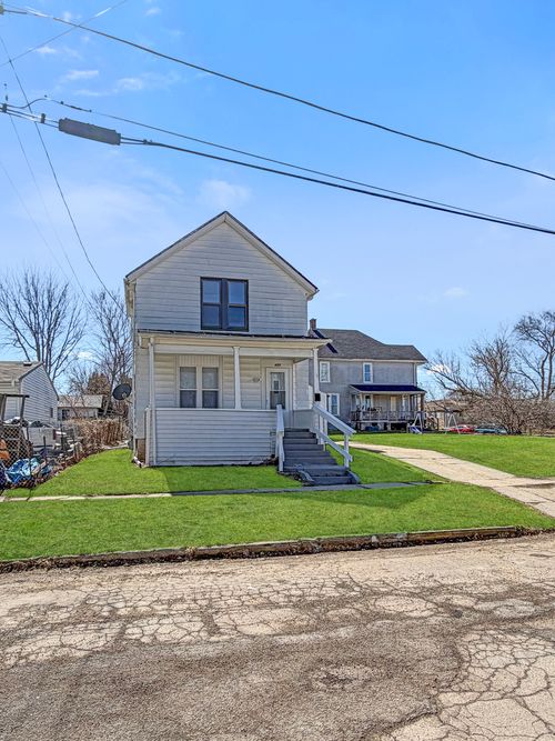 407 E Winneshiek St, Freeport, IL, 61032-5243 | Card Image