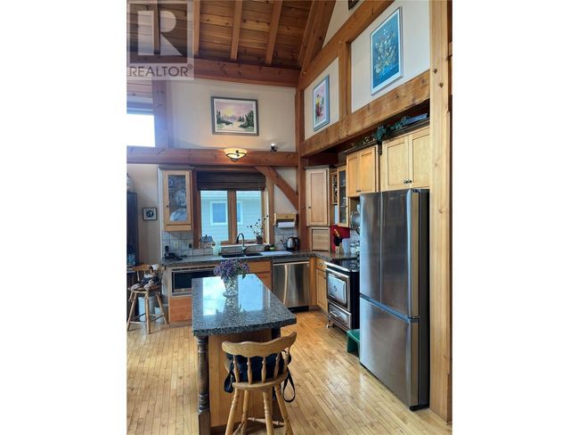 130 8 Th St, House other with 2 bedrooms, 3 bathrooms and null parking in Kaslo BC | Image 40