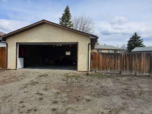 711 8 Avenue Se, Home with 4 bedrooms, 2 bathrooms and 5 parking in High River AB | Image 32