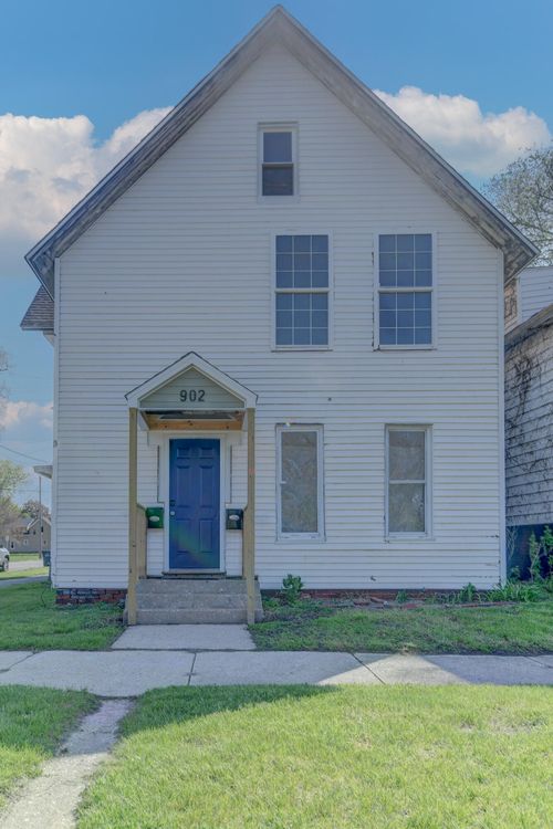902 Kentucky St, Michigan City, IN, 46360-4033 | Card Image