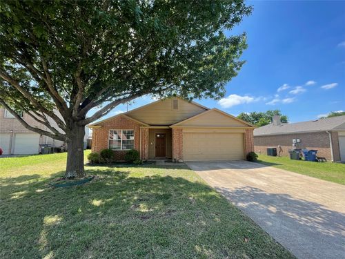 1611 Columbia Dr, Glenn Heights, TX, 75154-8133 | Card Image