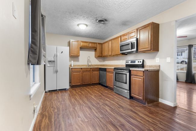 660 Artic Ave, House other with 3 bedrooms, 2 bathrooms and 3 parking in Oak Grove KY | Image 4