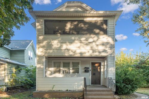 1423 Pershing Blvd, Clinton, IA, 52732-2903 | Card Image