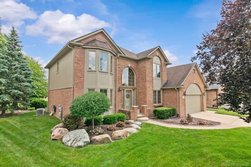 49638 Streamwood Dr, Macomb, MI, 48044-1690 | Card Image