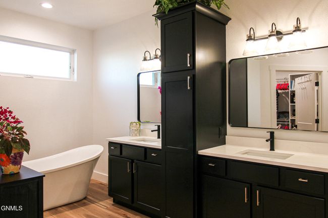 8127 Hawktree Dr, Townhouse with 3 bedrooms, 2 bathrooms and null parking in Bismarck ND | Image 45