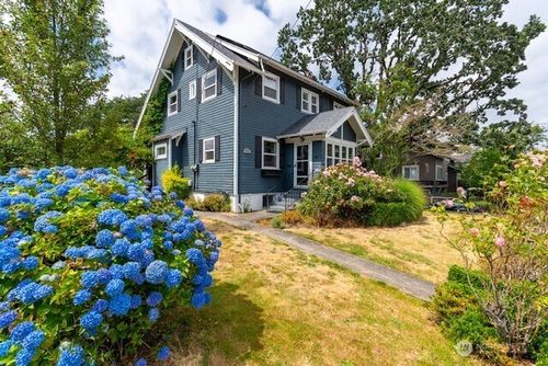 909 Center St, Oregon City, OR, 97045-1952 | Card Image
