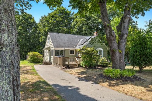24 Pine St, Waterford, CT, 06385-2410 | Card Image