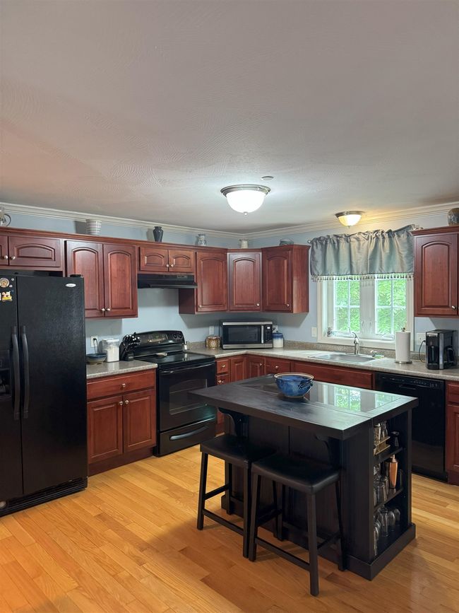APT-1 - 26 Scribner Rd, Condo with 3 bedrooms, 3 bathrooms and null parking in Fremont NH | Image 4