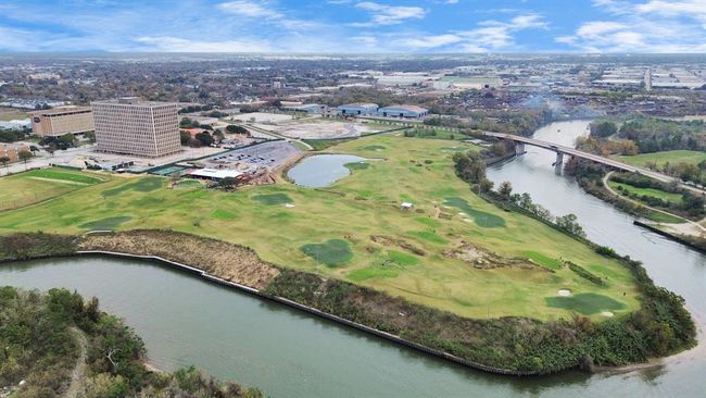 Spanning over 150 acres, East River is designed to capture our city’s energy and excitement. Rising along Buffalo Bayou, East River is channeling Houston’s can-do spirit into a mixed-use development built for inventors, builders, creators, and connectors just minutes from Downtown. | Image 19