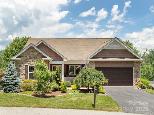 31 Headwater Dr, Hendersonville, NC, 28739-3130 | Card Image