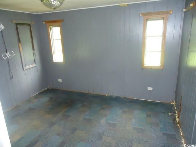 View of unfurnished room | Image 11