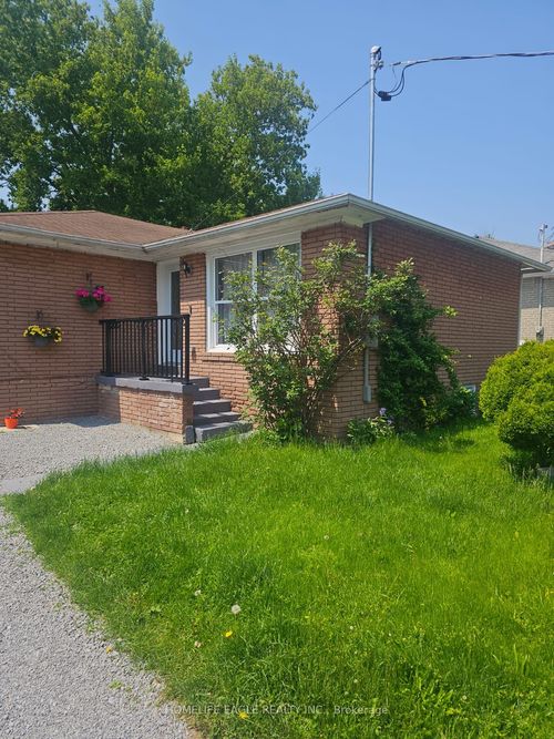 57 Walter Ave, Newmarket, ON, L3Y2T4 | Card Image
