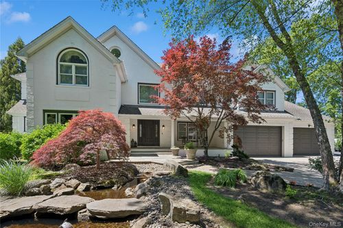 10 Colonial Dr, Smithtown, NY, 11787-4213 | Card Image