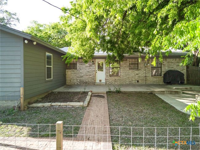 Backyard / Fenced in area | Image 22