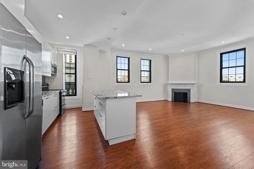 305-1 E Chase St, BALTIMORE, MD, 21202-2557 | Card Image