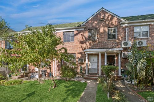 139 Pershing Cres, Jamaica, NY, 11435-1944 | Card Image
