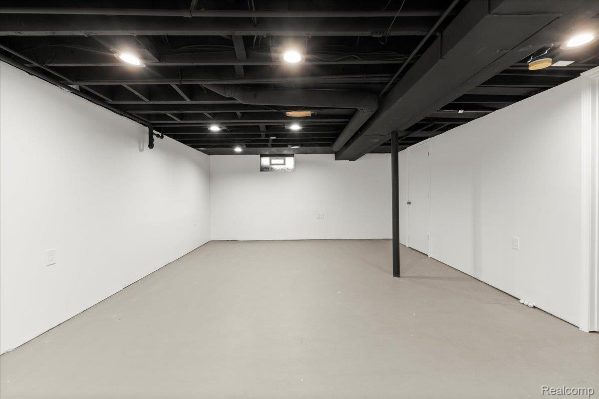 Residential Lease in Royal Oak 5