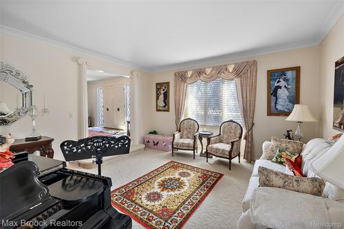 1319 Charrington Rd, Bloomfield Hills, MI, 48301-2118 | Card Image