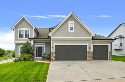 11015 Kane Dr, Kansas City, KS, 66109-4906 | Card Image