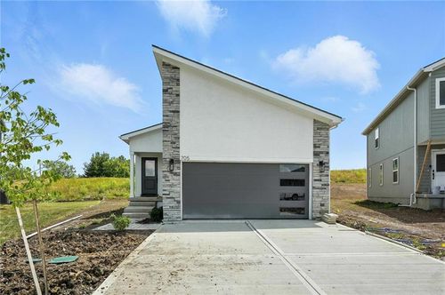 705 Glenn Ln, Kansas City, MO, 64152 | Card Image