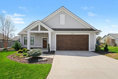 20-7912 Whistle Creek Ct, Byron Center, MI, 49315-9185 | Card Image