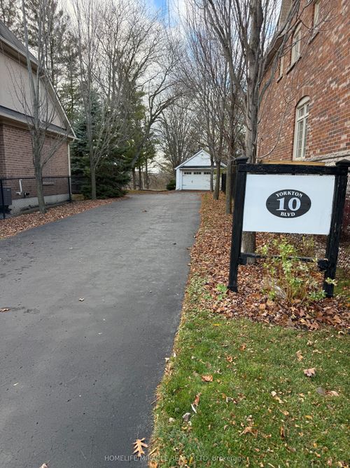 10 Yorkton Blvd, Markham, ON, L6C0J9 | Card Image