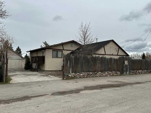 207 Robinson Ave, Lundbreck, AB, T0K | Card Image