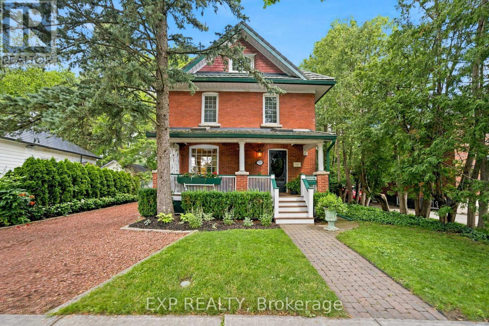 Residential in Richmond Hill (Crosby) 2