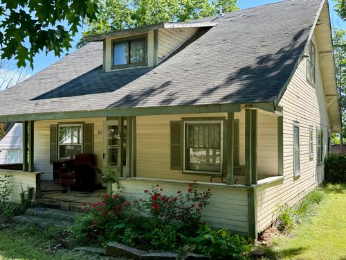 723 S Spring St, Grove, OK, 74344-2849 | Card Image