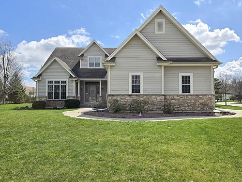 9729 W Prairie Grass Way, Franklin, WI, 53132-7201 | Card Image