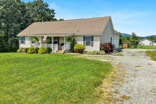 2220 Callaway Rd, Rocky Mount, VA, 24151-6918 | Card Image