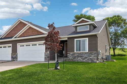 3000 Sunflower St, Ely, IA, 52227-9100 | Card Image