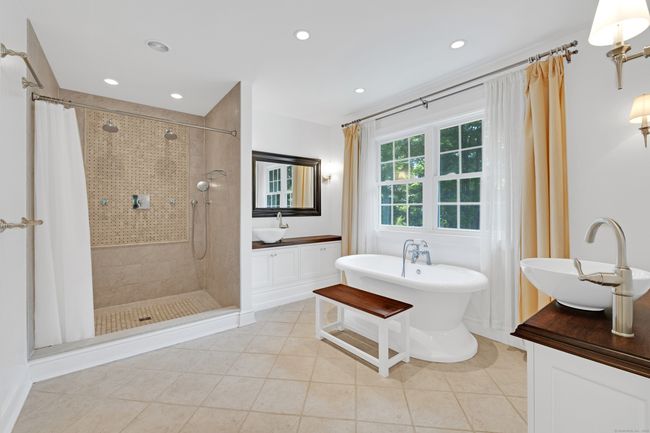 19 Maplecrest Dr, House other with 4 bedrooms, 3 bathrooms and null parking in Danbury CT | Image 28