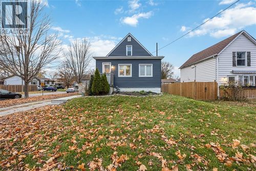 856 Devine St, Sarnia, ON, N7T1X5 | Card Image