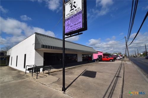 515 N Virginia St, Port Lavaca, TX, 77979-3019 | Card Image