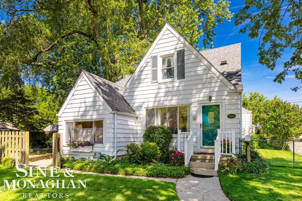 Manor St, Saint Clair Shores, MI 48081