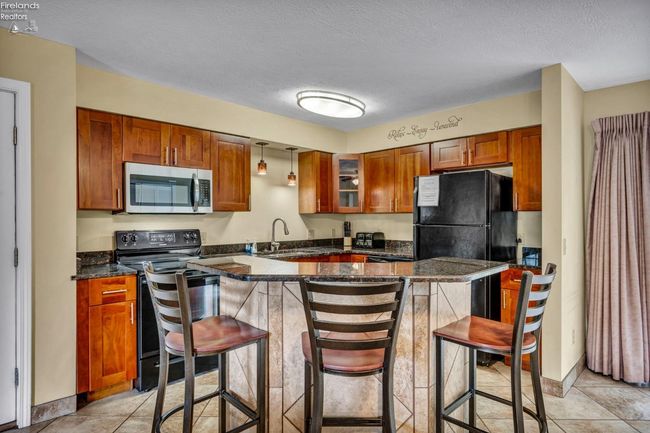 7 - 1230 Tri Motor Dr, Condo with 2 bedrooms, 2 bathrooms and null parking in Put-In-Bay OH | Image 11