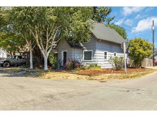 546 4th Ave Sw, Castle Rock, WA, 98611-9121 | Card Image