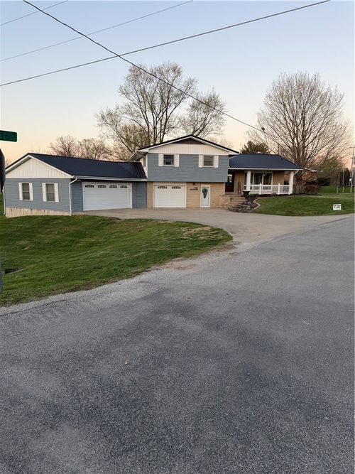 1 Hillcrest Drive, Newton, IL, 62448 | Card Image