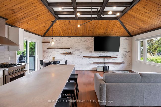 39 Eugenia St, House other with 5 bedrooms, 2 bathrooms and 4 parking in Barrie ON | Image 6