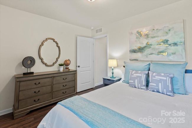 Upstairs bedroom | Image 34