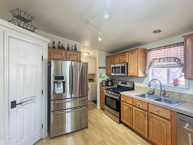 10445 Reins Way, House other with 3 bedrooms, 2 bathrooms and 5 parking in Winnemucca NV | Image 12