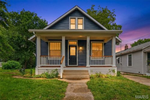 2537 Bredell Ave, Maplewood, MO, 63143-1807 | Card Image
