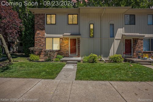 40872 Highpointe Dr, Clinton Twp, MI, 48038-2560 | Card Image