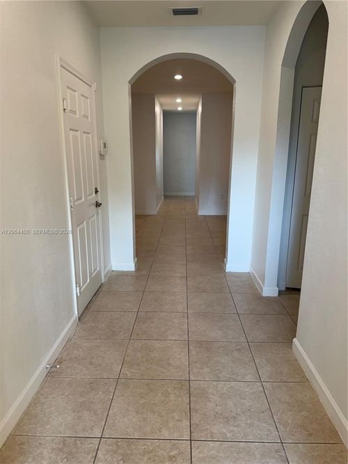 737 Se 37th Pl, Homestead, FL, 33033-6233 | Card Image