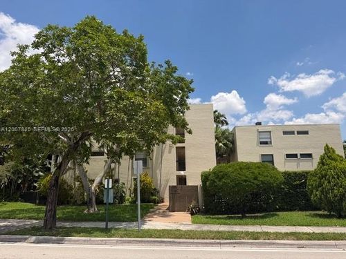 20-709 Curtiss Pkwy, Miami Springs, FL, 33166-7104 | Card Image