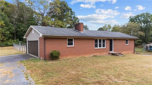 1080 Brookhaven Rd, Walnut Cove, NC, 27052-7618 | Card Image