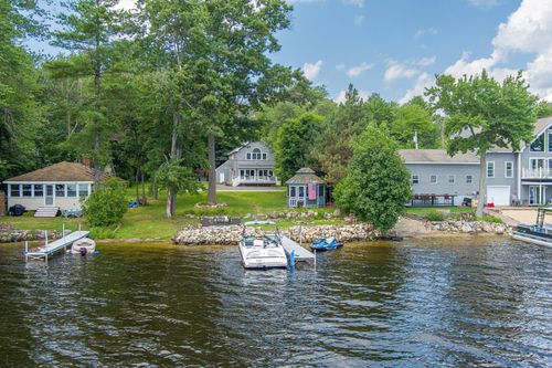 4 W Shore Dr, Sandown, NH, 03873-2728 | Card Image